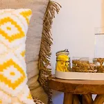 Guest house Pillows
