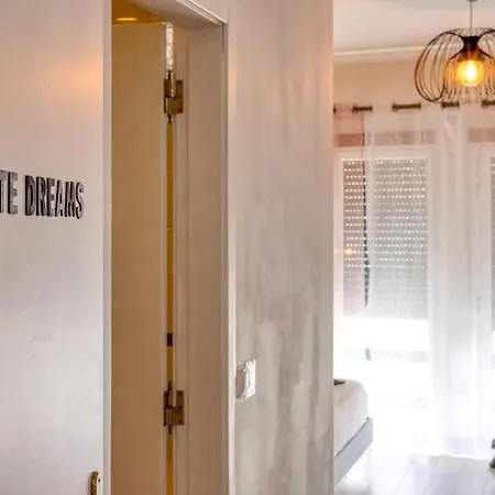 Πανσιόν Pillows