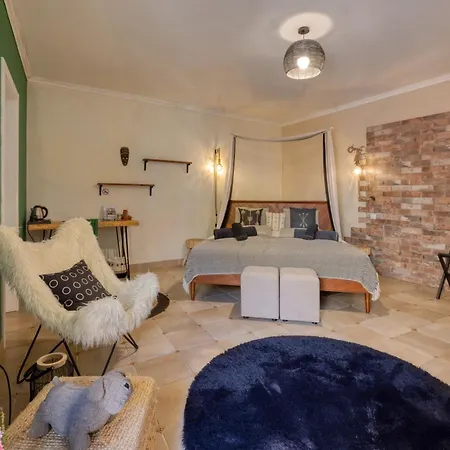 Pillows Townhouse Гостевой дом Пениши